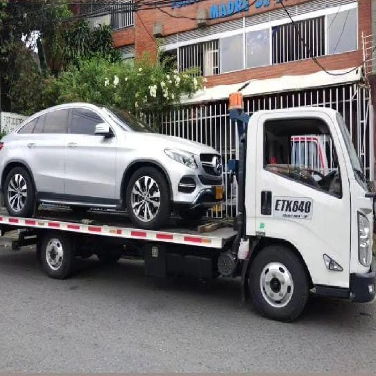 grua-cali-mercedes-benz